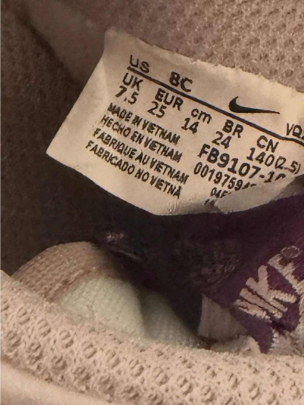 Nike Kids Low-Top Sneakers in Cream & Purple Accents